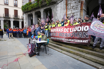 Rueda de prensa de los trabajadores de Maderas de Llodio el pasado día 19.
