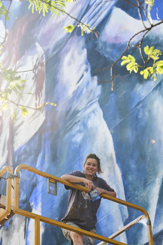 Udane Juaristi mural bat margotu bitartean