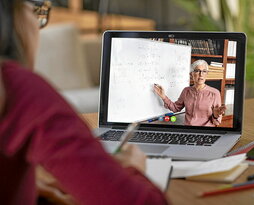 Ingurune digitaletan, irakaslearentzat zailagoa da ikaslearen ikaste-prozesua jarraitzea.