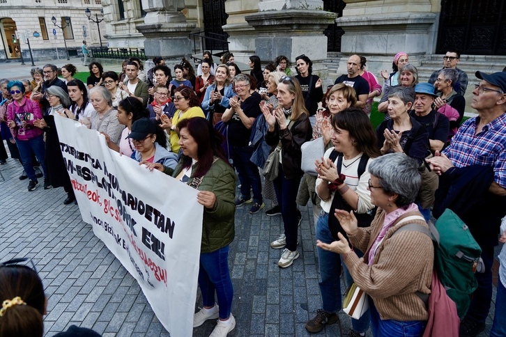 La Diputación, interpelada con esta movilización en apoyo a las trabajadoras: «Nosotras sí os creemos».