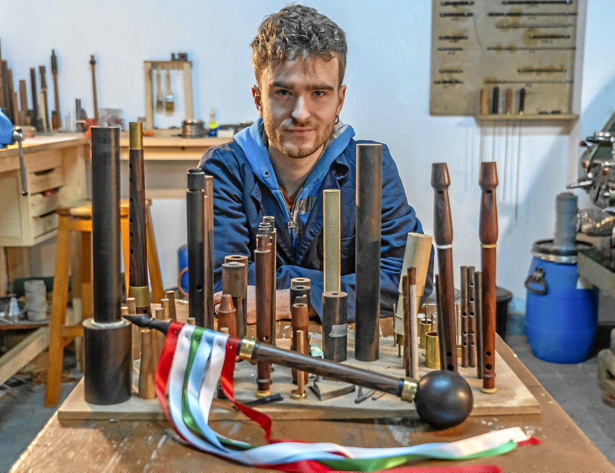 Arzallus 2019an hasi zen instrumentuak konpontzen. (Andoni CANELLADA / AGENTZIA)