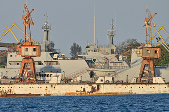 Barcos de las Tropas Guardafronteras de Cuba, en el puerto de La Habana.