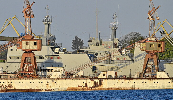 Barcos de las Tropas Guardafronteras de Cuba, en el puerto de La Habana.