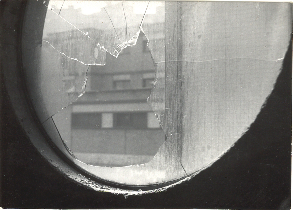 Tiro baten aztarna San Frantzisko elizan.