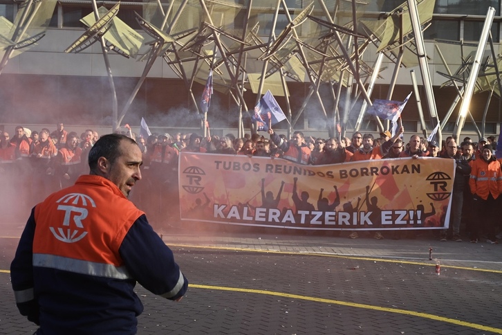 Ostegunean Tubos Reunidoseko langileek Bilbon egin zuten protesta.
