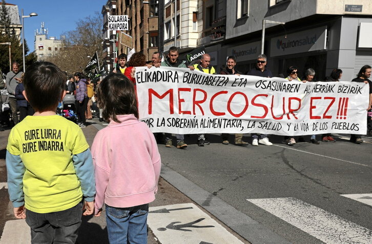 Manifestación en Gasteiz el pasado sábado contra la entrada en vigor del acuerdo con Mercosur.