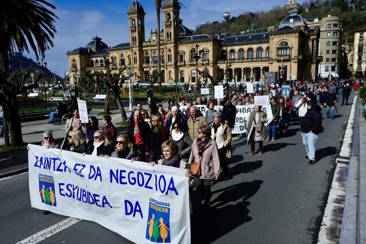 La manifestación, a su paso por Alderdi Eder. 