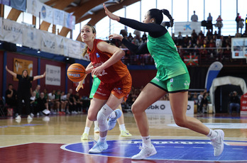 Kutxabank Araski y Loinbtek Gernika Bizkaia han sido víctimas de sendas palizas.