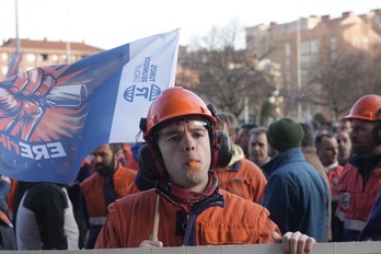 Trabajadores de Tubos Reunidos, este lunes ante el BEC.