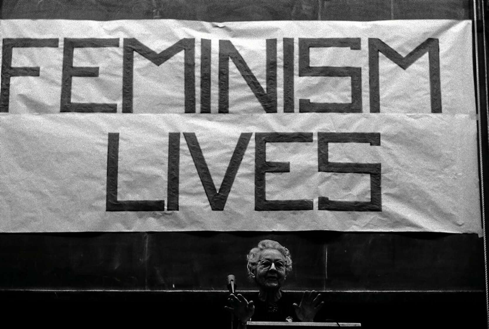 Olatu askatzaile bat, zapaltzailea gainditzeko