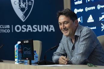 Braulio Vázquez, sonriente al frente de la dirección deportiva de Osasuna.