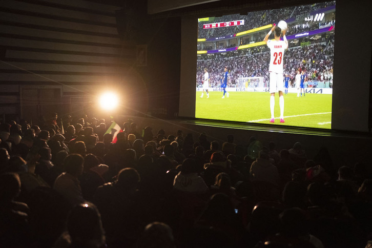 Aficionados iraníes durante el partido que su selección disputó contra Estados Unidos en el pasado Mundial de Catar.