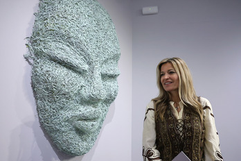 Maite Canto, ante su tótem.