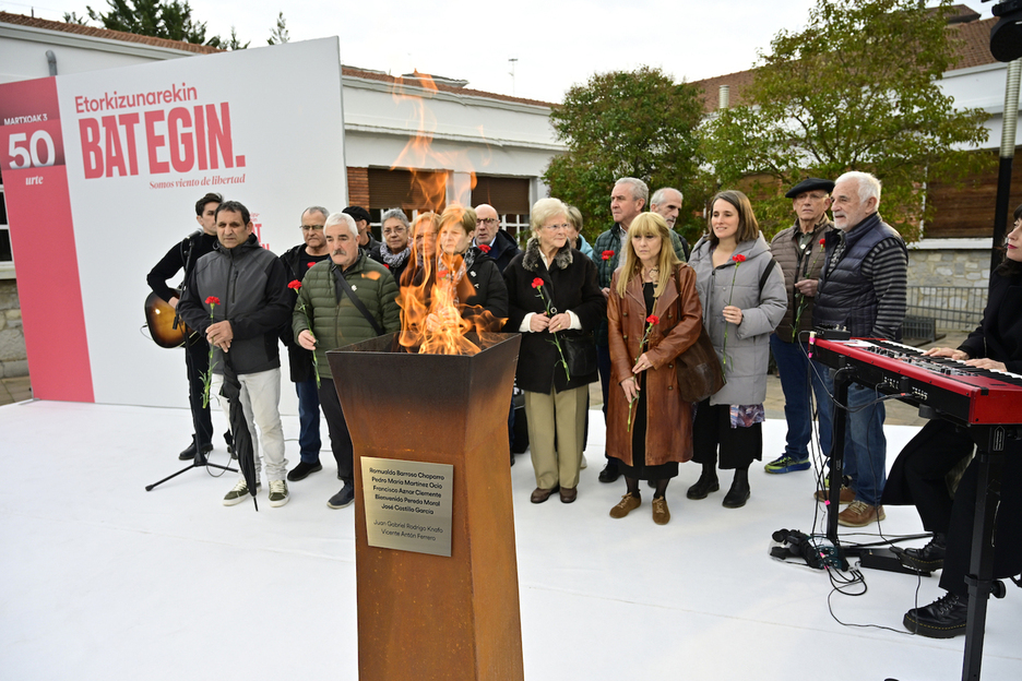 Senideei egindako omenaldia EH Bilduren ekitaldian.