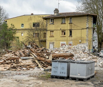 Edificios de El Infierno en la primavera pasada.