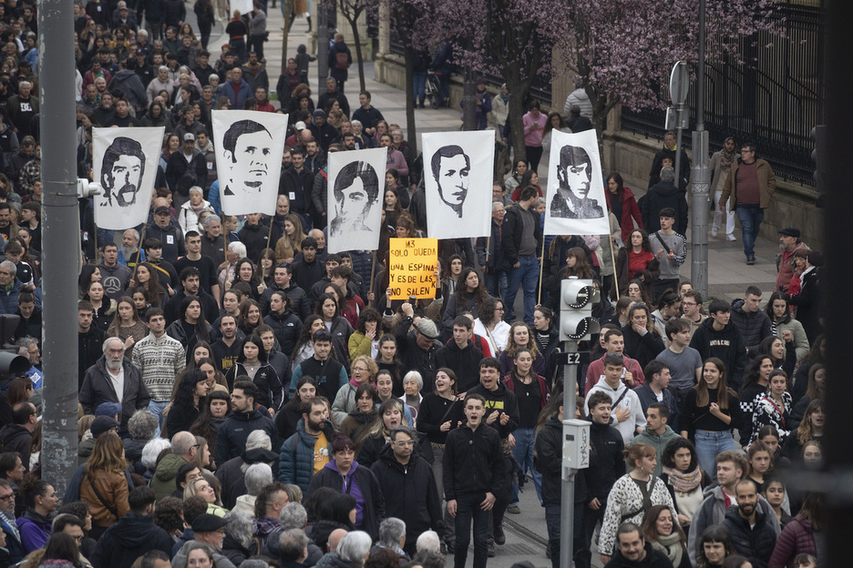 Manifestariak 1976an hildako bost langileak gogoratu dituzte.