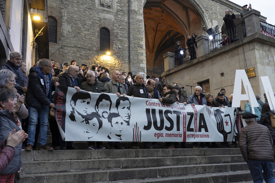 Ekitaldi nagusia egin dute Andre Zuriaren plaza.