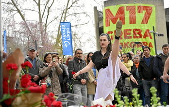 El monolito que se colocó de forma clandestina es hoy lugar de homenaje.
