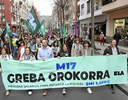 Manifestación por las calles de Bilbo.