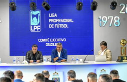 Los clubes inscritos en la Asociación de Fútbol Argentino (AFA) mantuvieron el martes una reunión, liderada por su presidente Claudio «Chiqui» Tapia, en la que confirmaron la huelga en el fútbol para este próximo fin de semana.