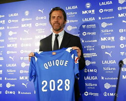 Quique Sánchez Flores, en su presentación como entrenador del Alavés.