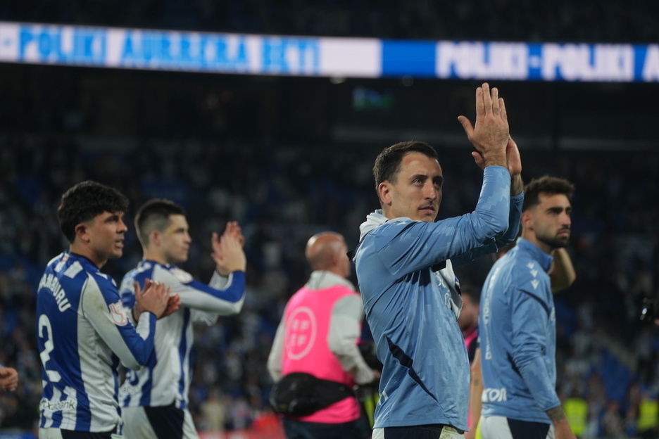 Fiesta por todo lo alto en Anoeta, aunque los jugadores reflejen más cansancio que alegría.