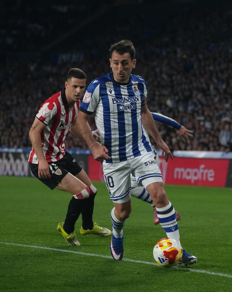Oyarzabal, marcando el ritmo del partido una vez más.