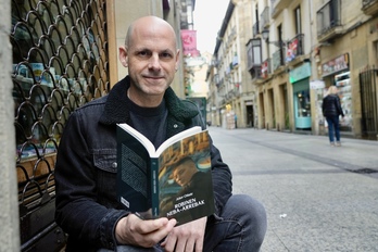 Aitor Oñatek ‘Robinen neba-arrebak’ argitaratu berri du.