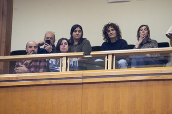 Las representantes de ELA y LAB, en el Parlamento.