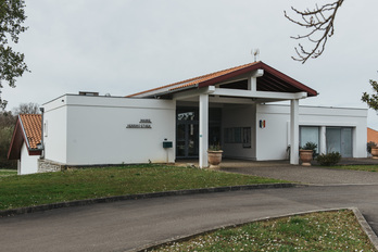 Mairie de Amendeuix-Oneix. 