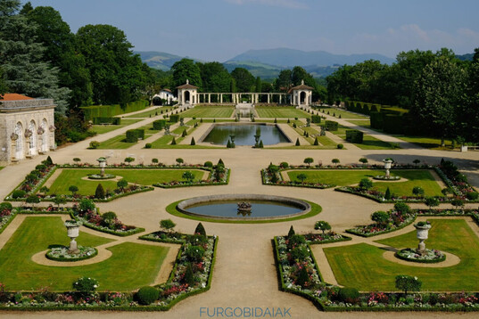 Arnaga etxeko kanpoko lorategia