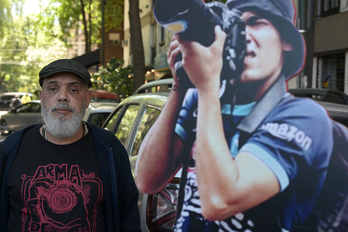 Fabián Grillo, padre del fotoperiodista Pablo Grillo, herido grave por las cargas policiales. 