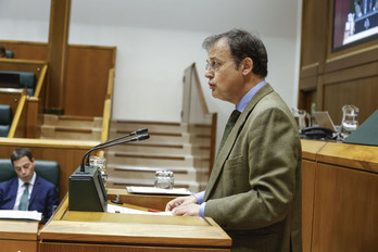 El consejero de Salud no ha respodido a si sabe cuántas personas hay sin inmunizar creyendo que lo están.