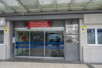 Entrada del servicio de urgencias de Pediatría de Osakidetza en Donostia.