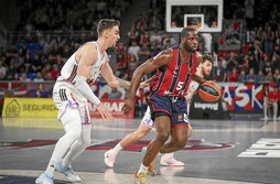 Omoruyi y Simmons lideraron la incompleta intentona de remontada.