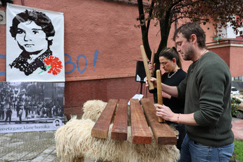 Vecinos y colectivos memorialistas han recordado este sábado en Basauri a Vicente Antón Ferrero.