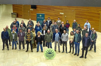 Ehnergia sarearen sustatzaileetako batzuk, Kursaaleko aurkezpenean.