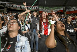 Once Caldas taldearen jarraitzaileen harmaila, Manizales hirian.