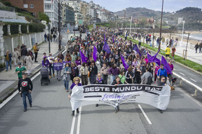 Jendetza eta ekitaldi bereizgarria Donostian, Martxoaren 8ko mobiliazioan