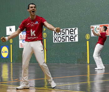 Altuna eta Ezkurdiaren poza, Ogetan garaipen erabakigarria eskuratu ostean.