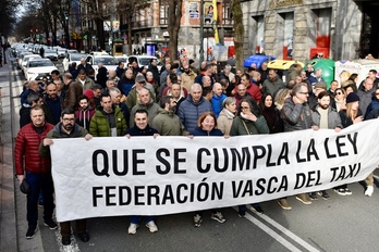 Movilización de la Federación Vasca del Taxi en febrero en Bilbo.