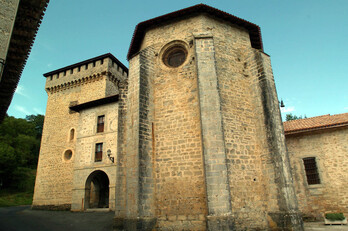 Kexaako monumentu multzoa.