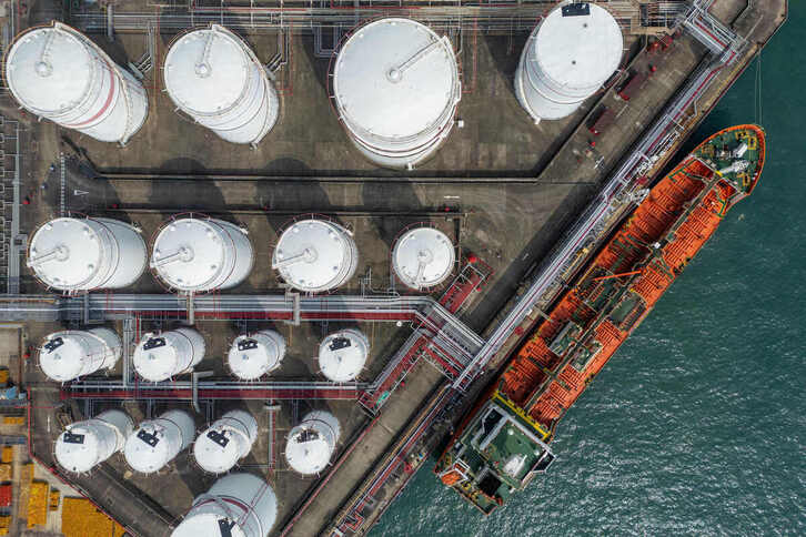 Tanques de petróleo en Hong Kong.