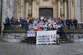 Urumeako Mendiak Bizirik plataformak eginiko mobilizazioa.