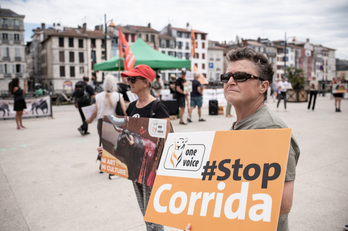 Rassemblement contre la corrida au carreau des halles à Bayonne, en 2023.