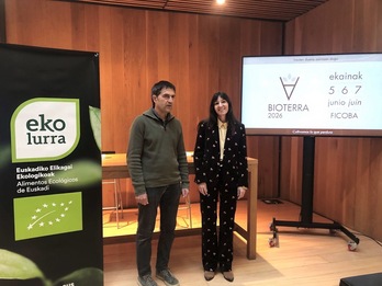 Xabier Lejarzegi, director de Ekolurra, y Maialen Gaztañaga, directora de Bioterra.