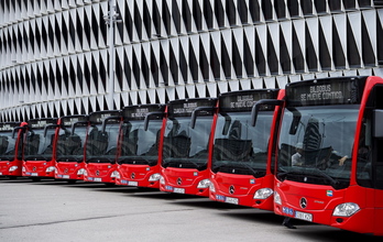 Bilbobuseko autobusak, artxiboko irudian.