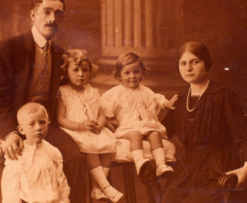 Blas de Otero umetan, bere familiarekin