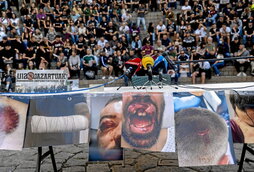 Denuncia de los antifascistas heridos por la Ertzaintza en las cargas del 12 de octubre protegiendo a la Falange.