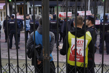 LABeko hainbat kide Gasteizko Legebiltzarrean kateatu dira. 
